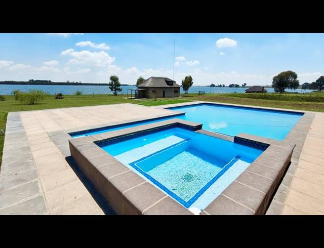 FARM FOR SALE IN LEEUFONTEIN